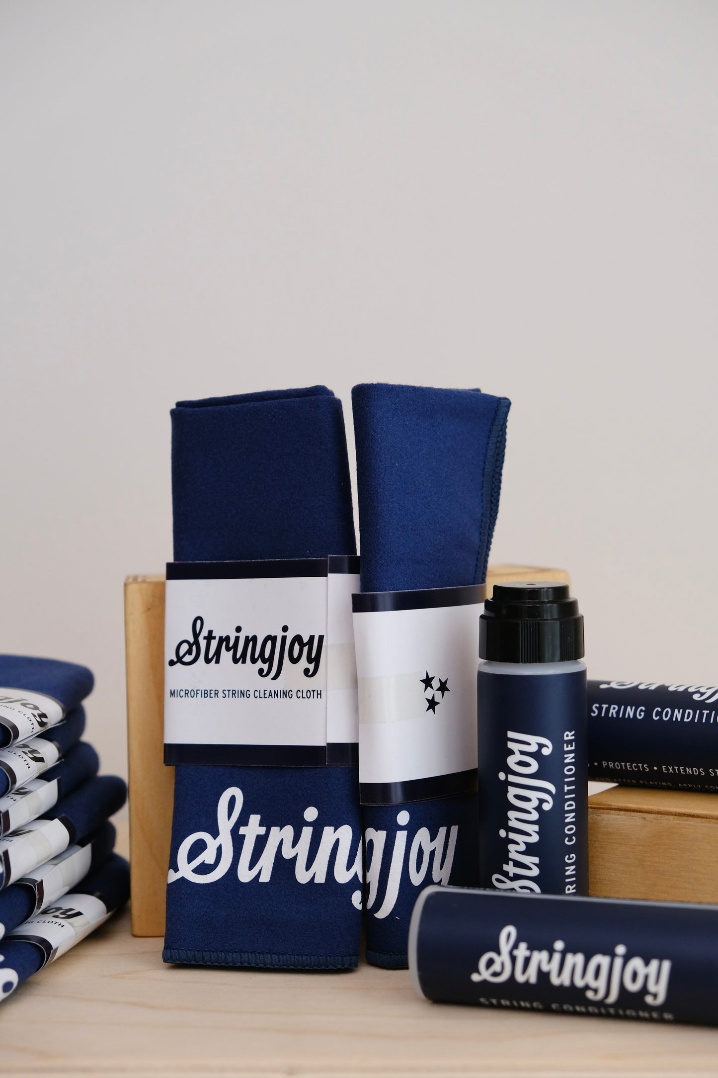Stringjoy Natural Guitar String Conditioner & Microfiber Cleaning Cloth Bundle