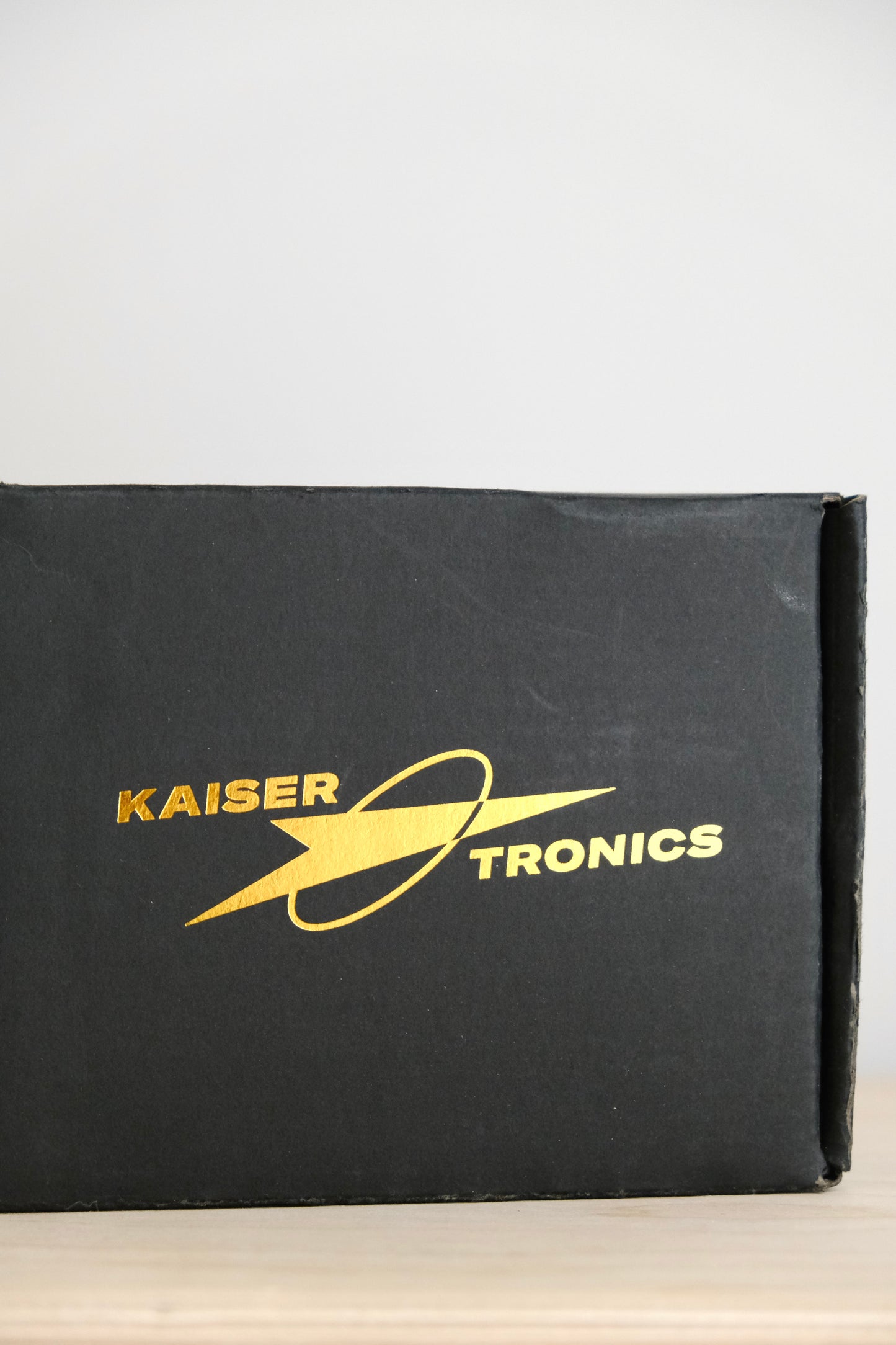 Kaisertronics Woody in Root Beer Hammertone