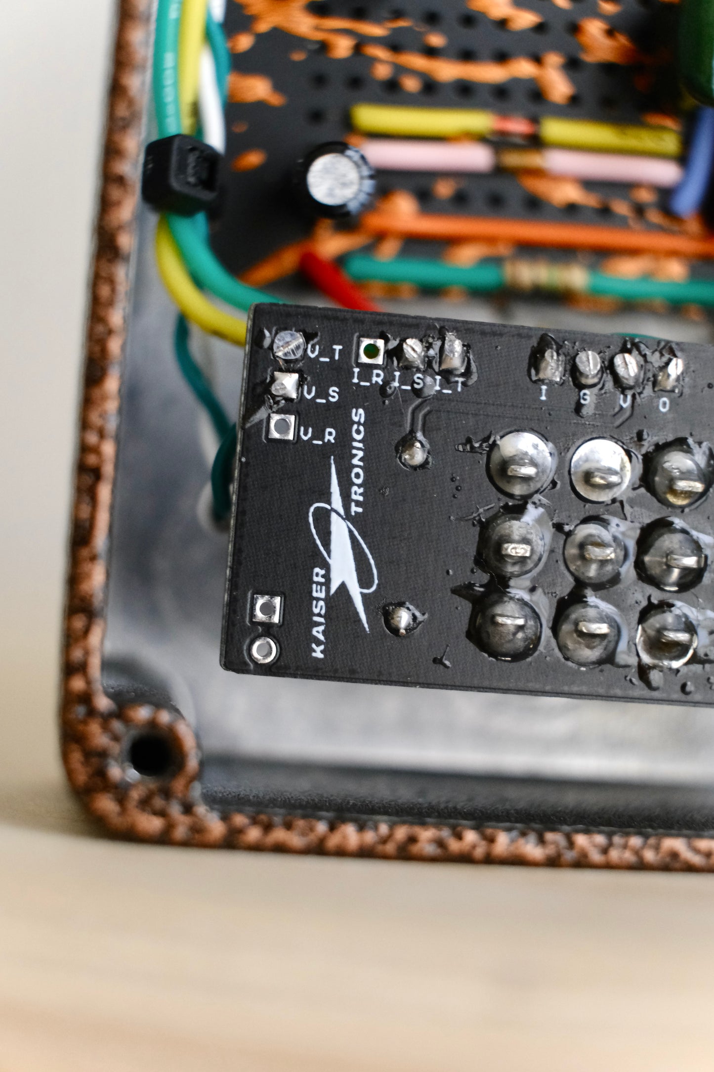 Kaisertronics Woody in Root Beer Hammertone
