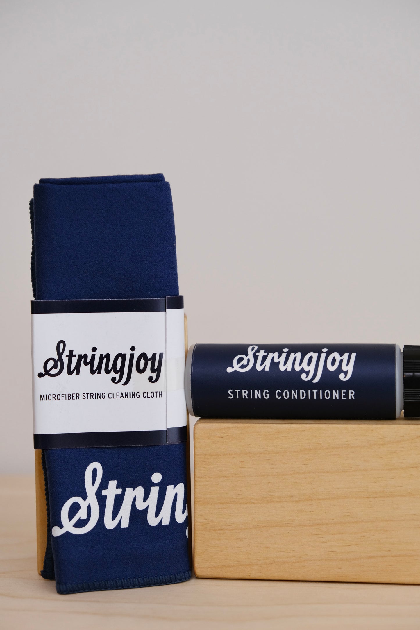 Stringjoy Natural Guitar String Conditioner & Microfiber Cleaning Cloth Bundle