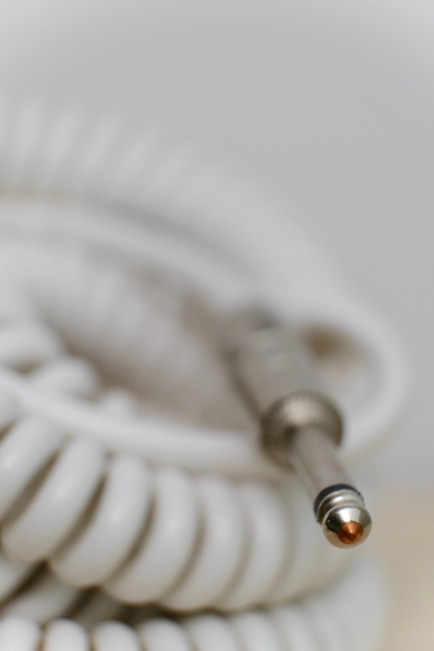 Voltage Cable Co. Vintage Coil Instrument Cable 25' - White Straight to Straight Plugs (Copy)