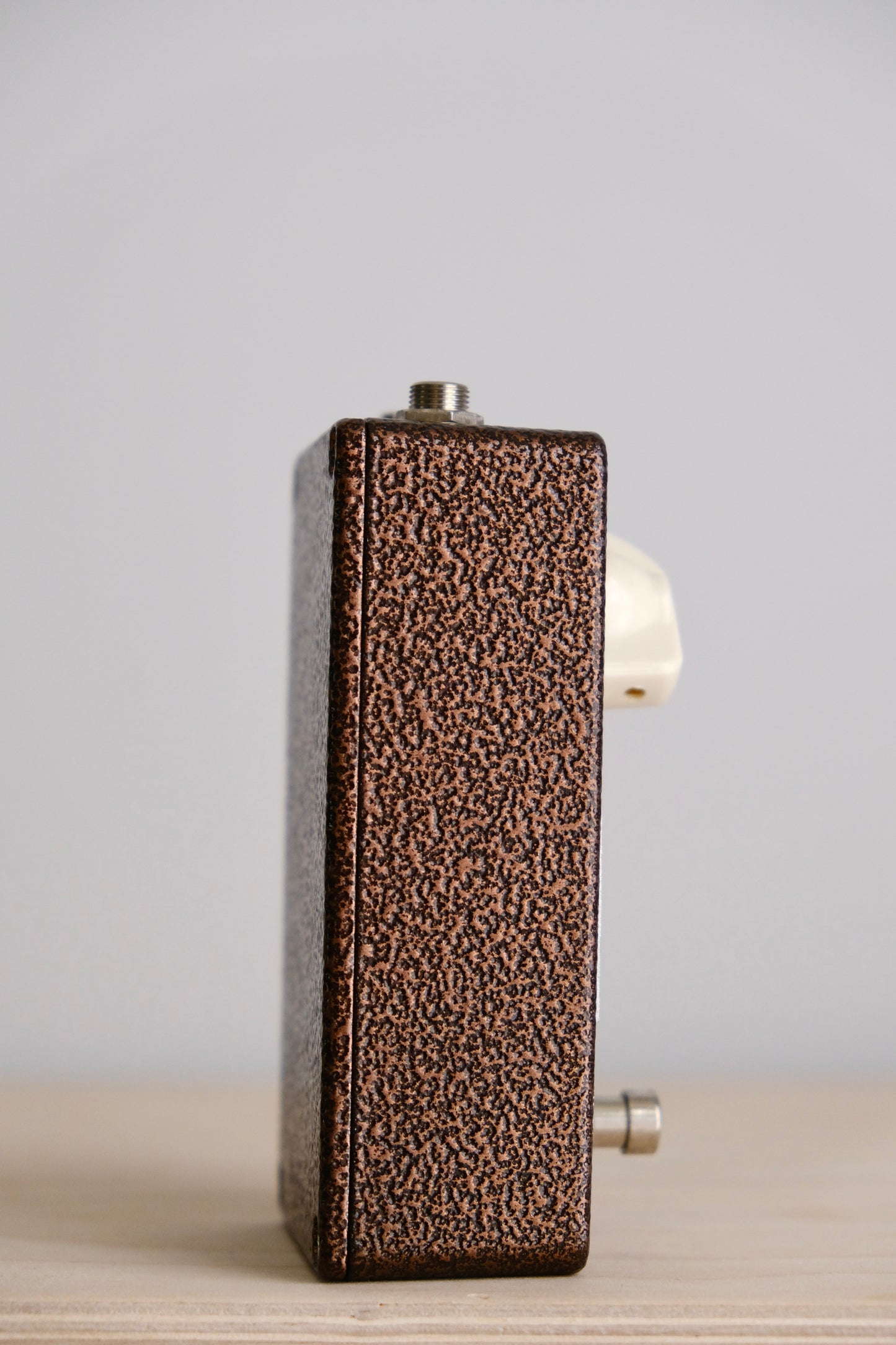 Kaisertronics Woody in Root Beer Hammertone