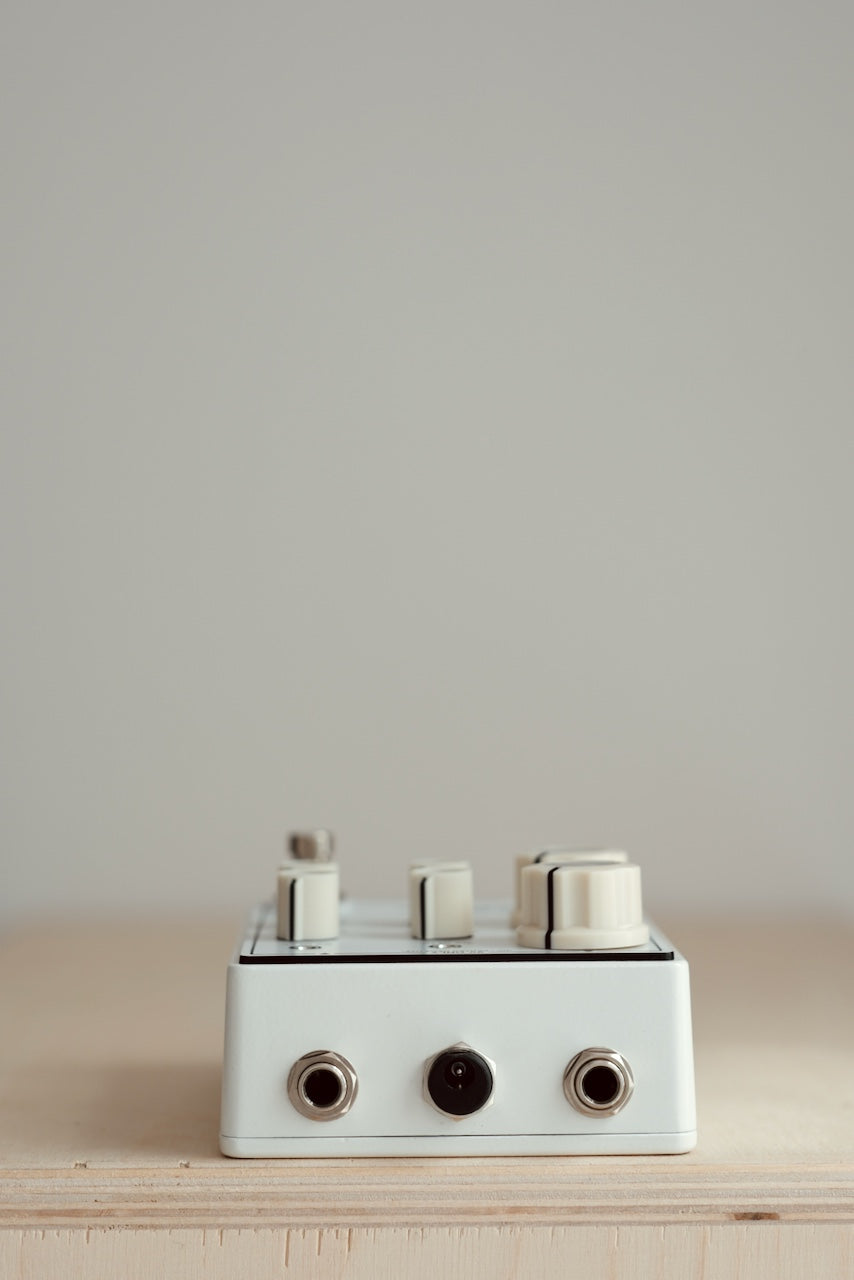 SO HIGH SO LOW FILTER & PREAMP - White