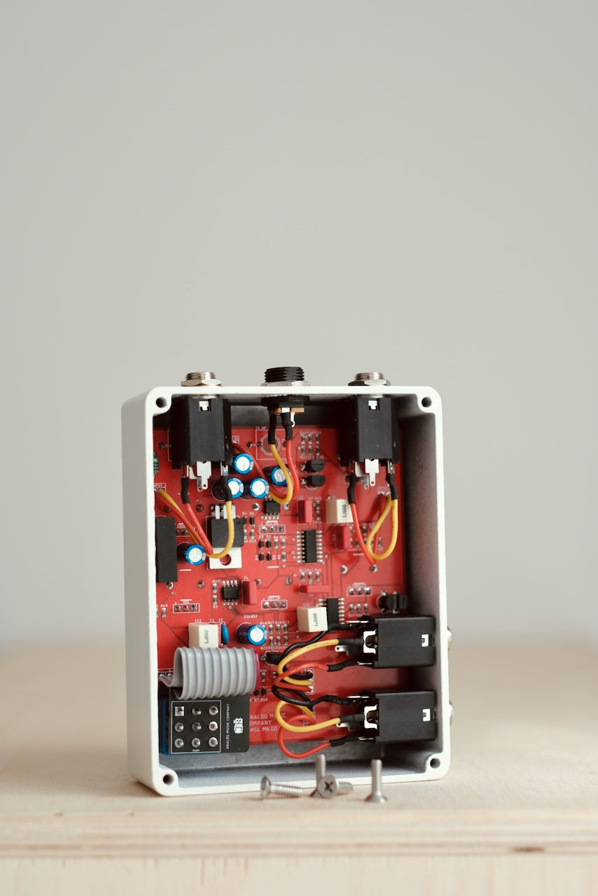 SO HIGH SO LOW FILTER & PREAMP - White