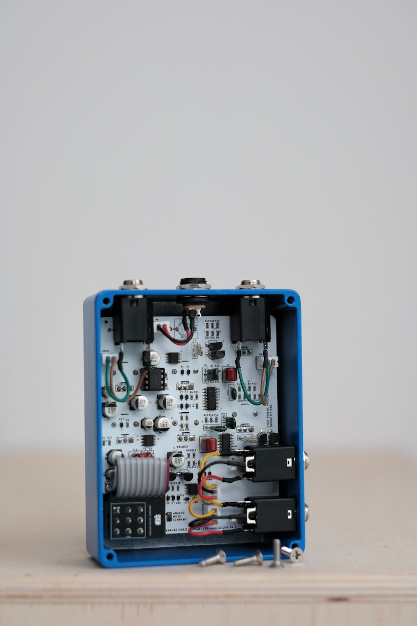 SO HIGH SO LOW FILTER & PREAMP - Blue