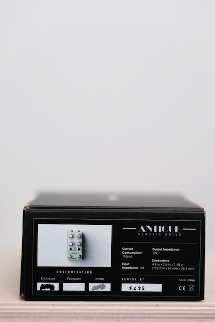 Antique V3 - Black/White