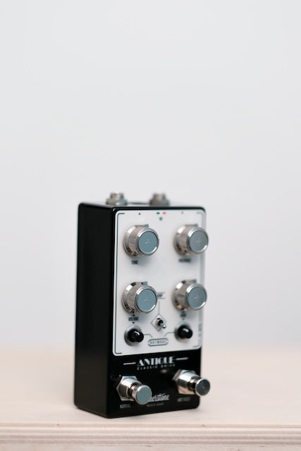 Antique V3 - Black/White