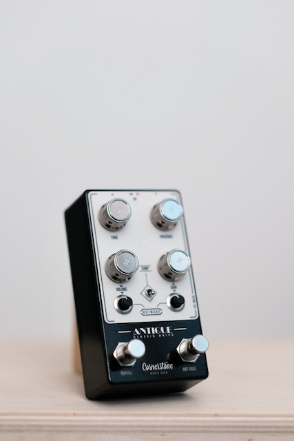 Antique V3 - Black/White