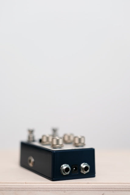 Antique V3 - Blue/White