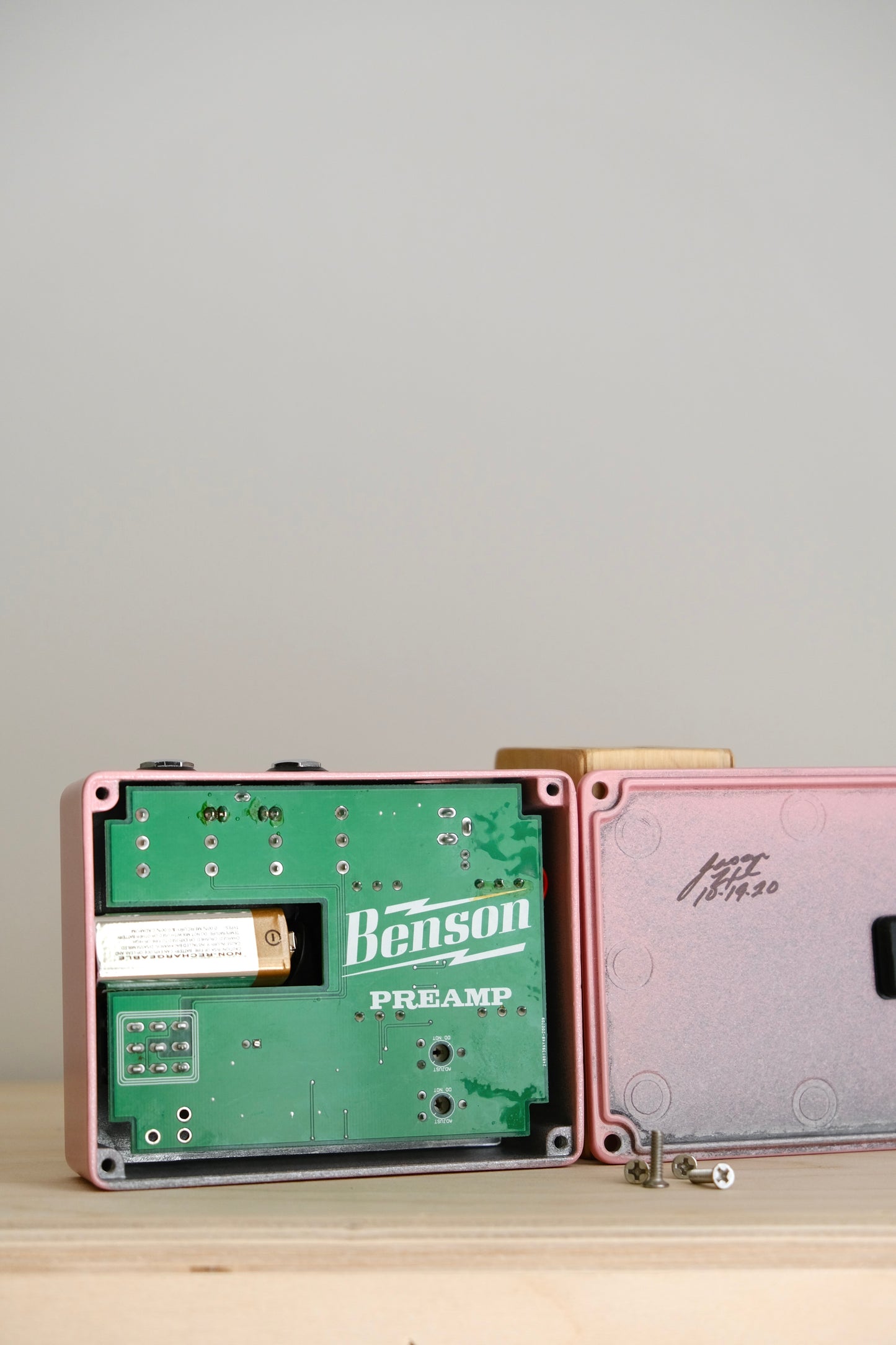 Benson Preamp Black Bobbin Shell Pink Sparkle