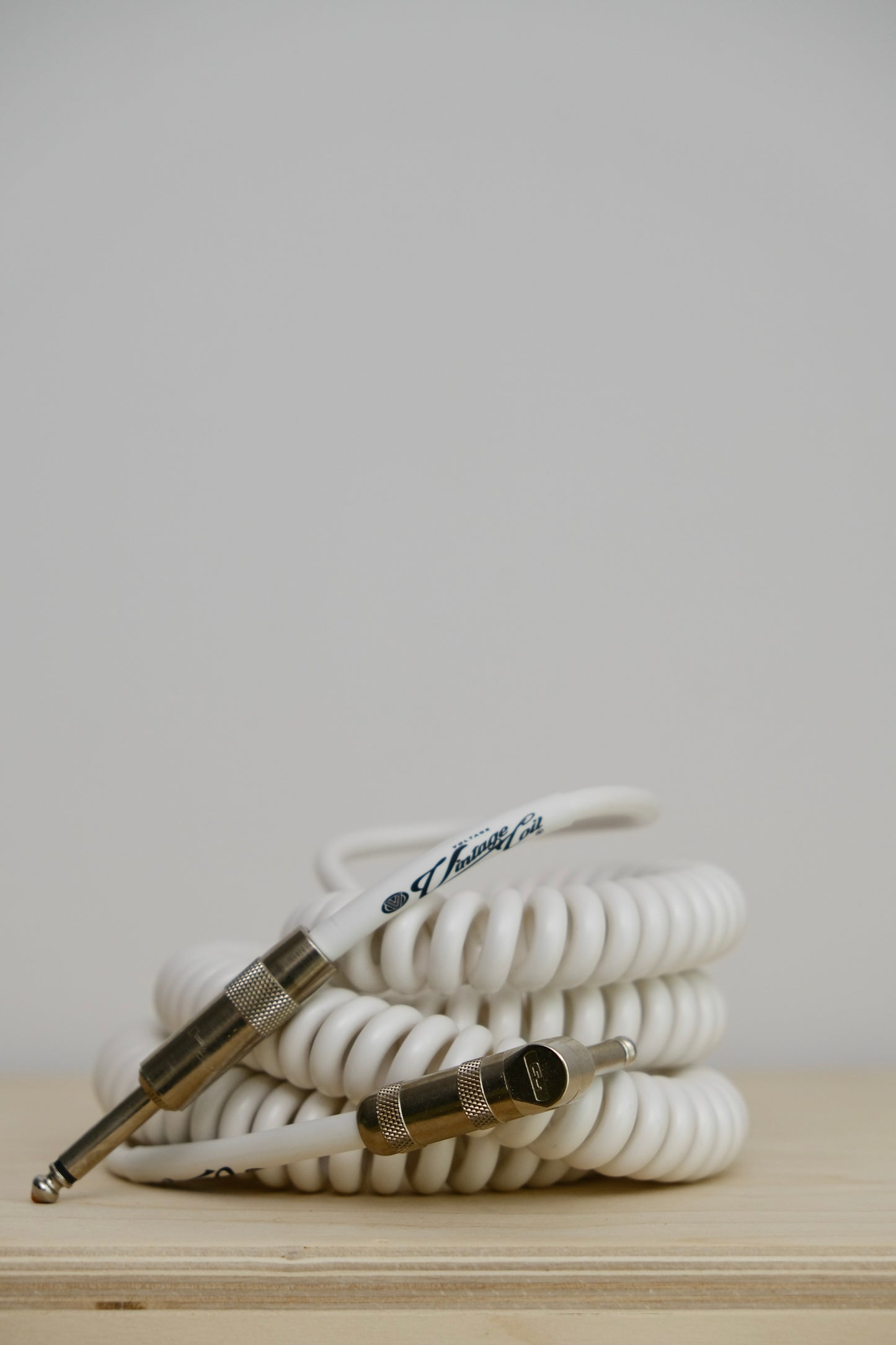Voltage Cable Co. Vintage Coil Instrument Cable 25' - White Straight to Right Angle Plugs