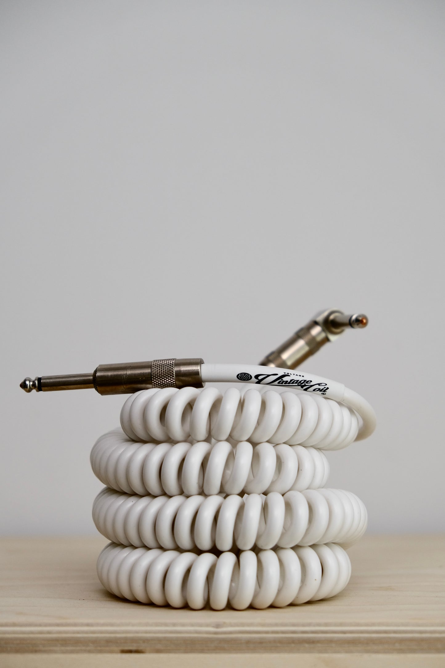 Voltage Cable Co. Vintage Coil Instrument Cable 25' - White Straight to Right Angle Plugs