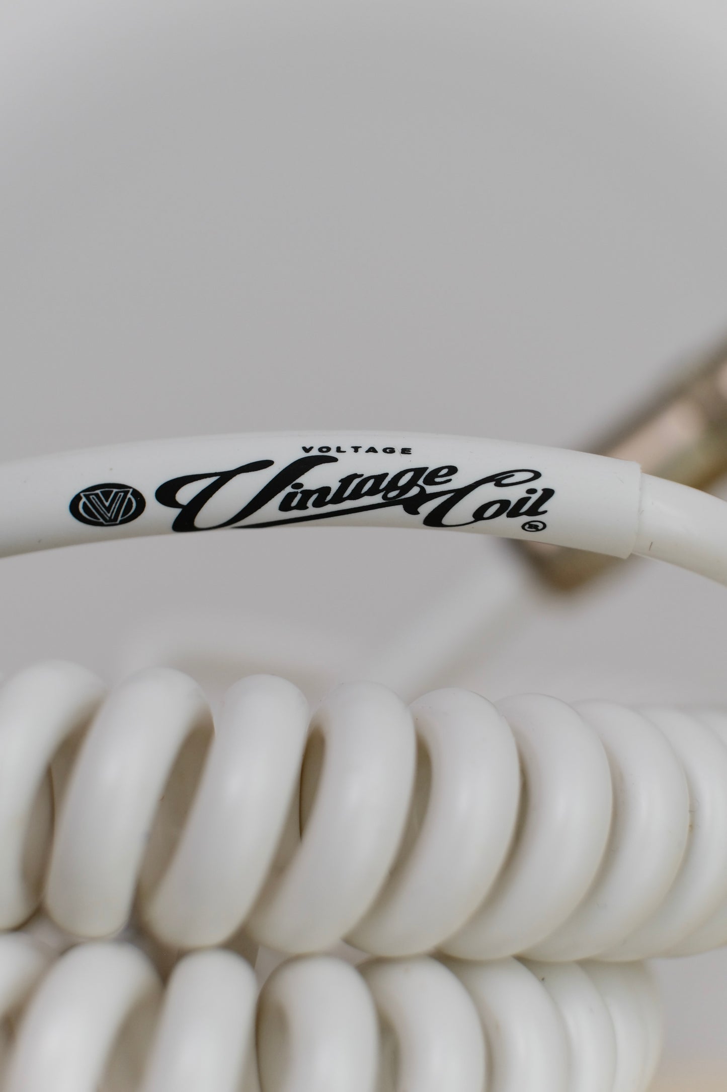 Voltage Cable Co. Vintage Coil Instrument Cable 25' - White Straight to Right Angle Plugs
