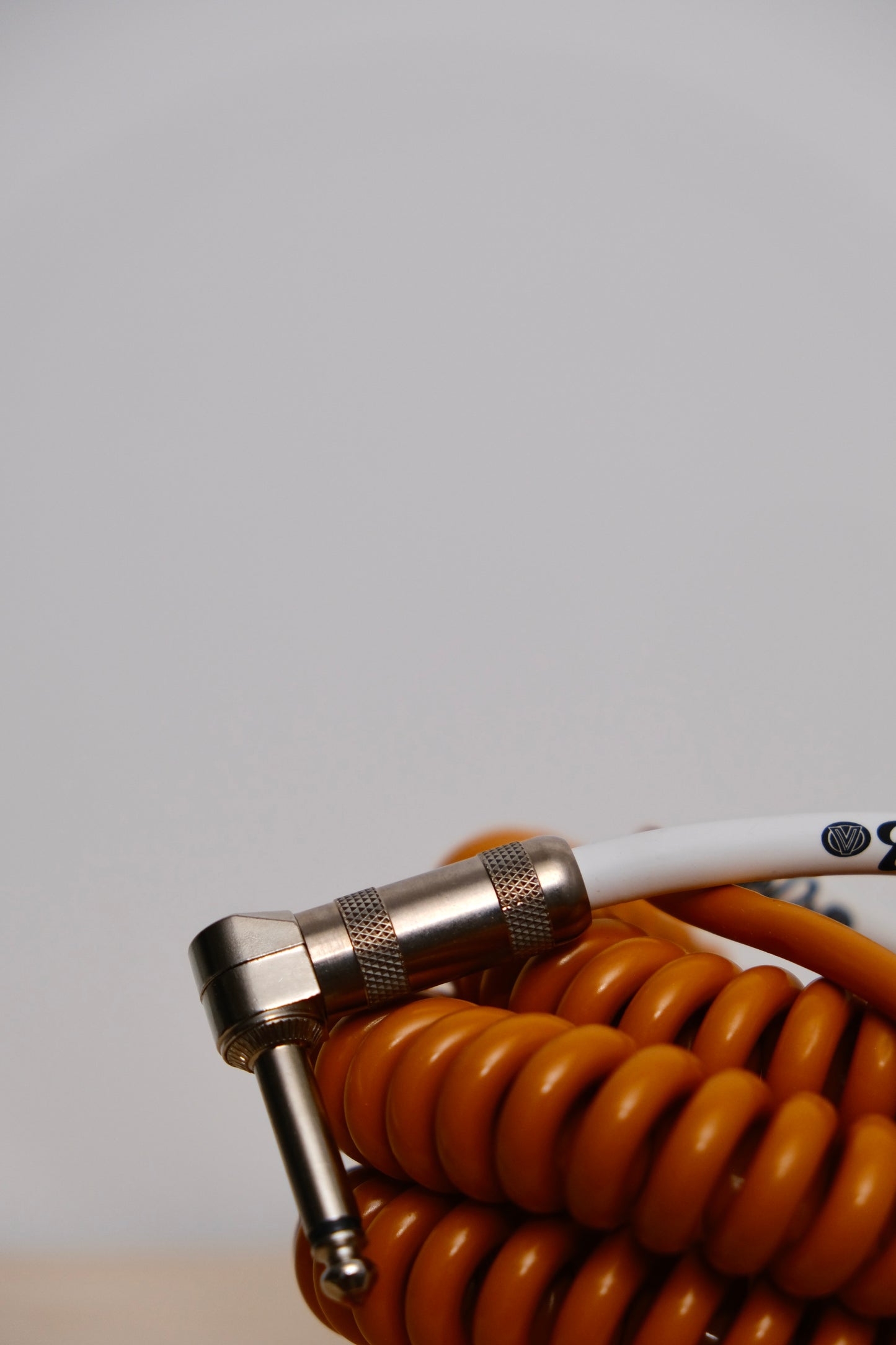 Voltage Cable Co. Vintage Coil Instrument Cable 25' - Caramel Straight to Right Angle Plugs