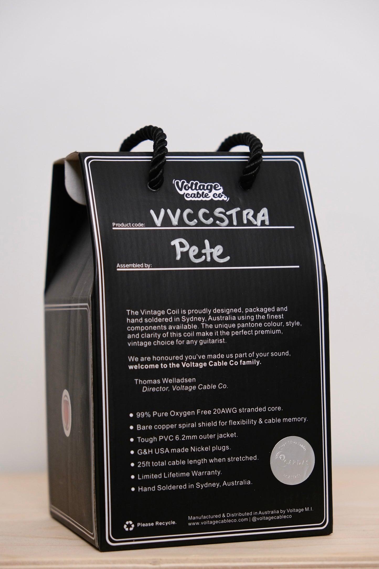 Voltage Cable Co. Vintage Coil Instrument Cable 25' - Caramel Straight to Right Angle Plugs