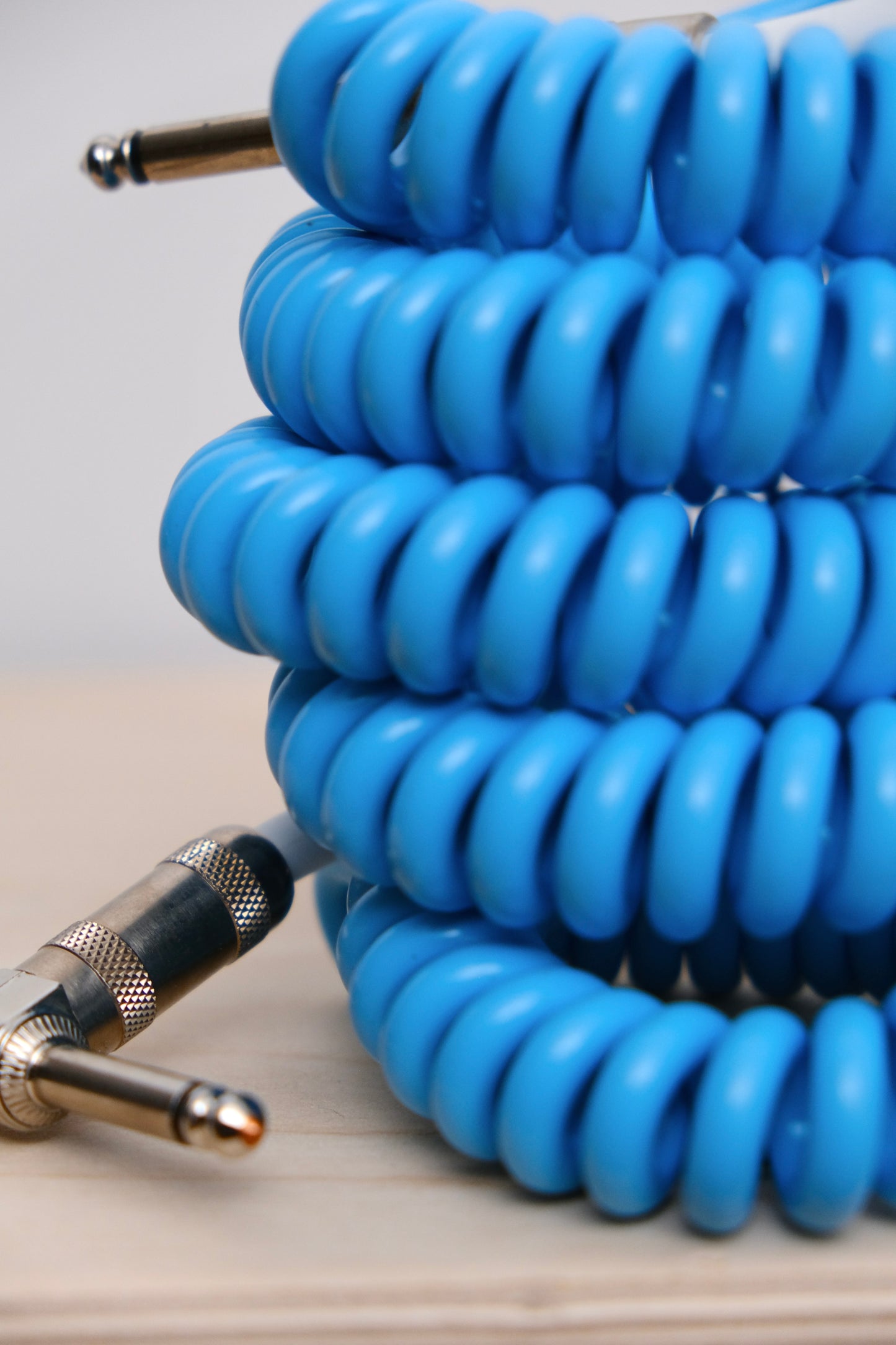 Voltage Cable Co. Vintage Coil Instrument Cable 25' - Electric Blue Straight to Right Angle Plugs