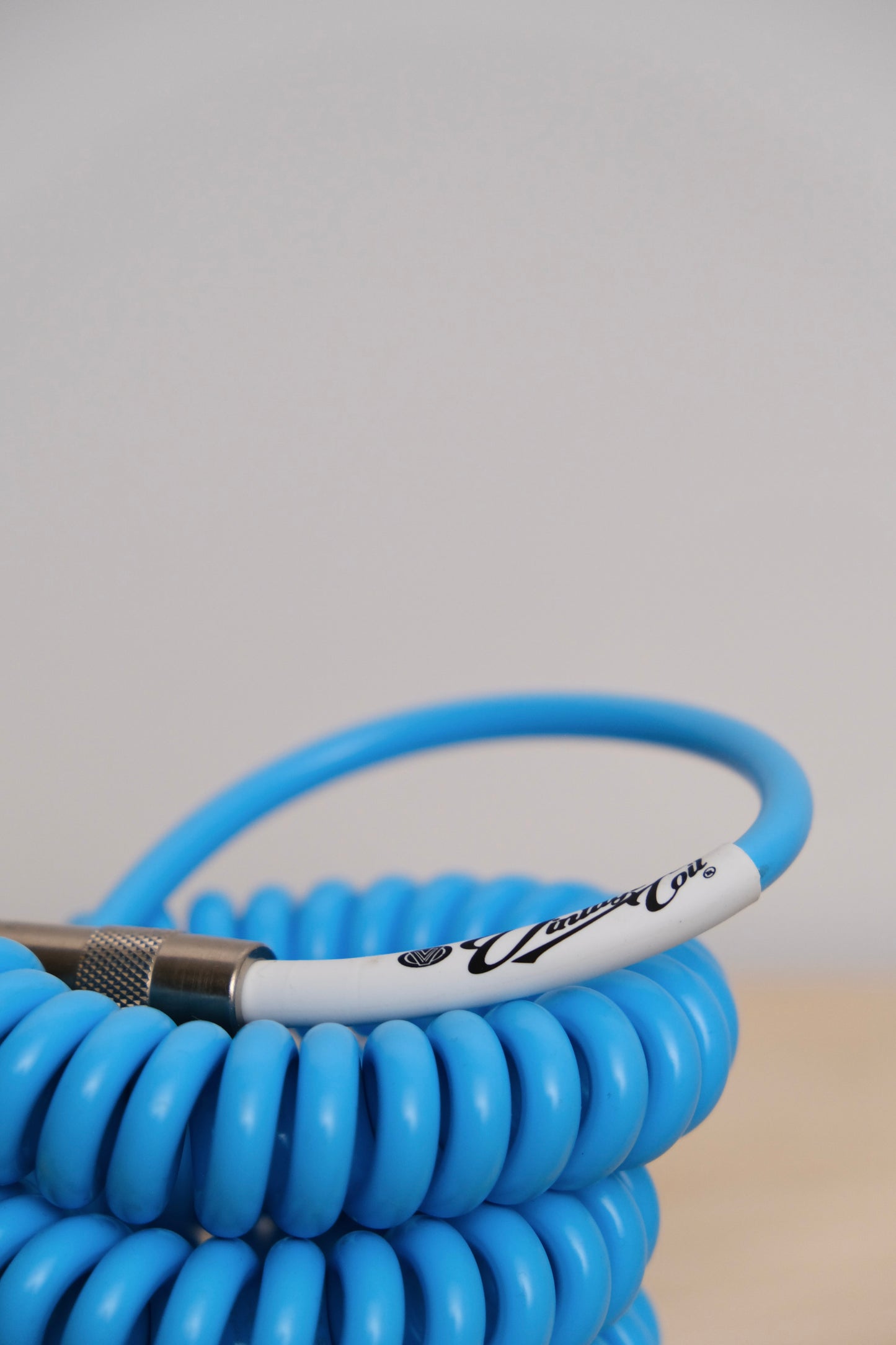 Voltage Cable Co. Vintage Coil Instrument Cable 25' - Electric Blue Straight to Right Angle Plugs