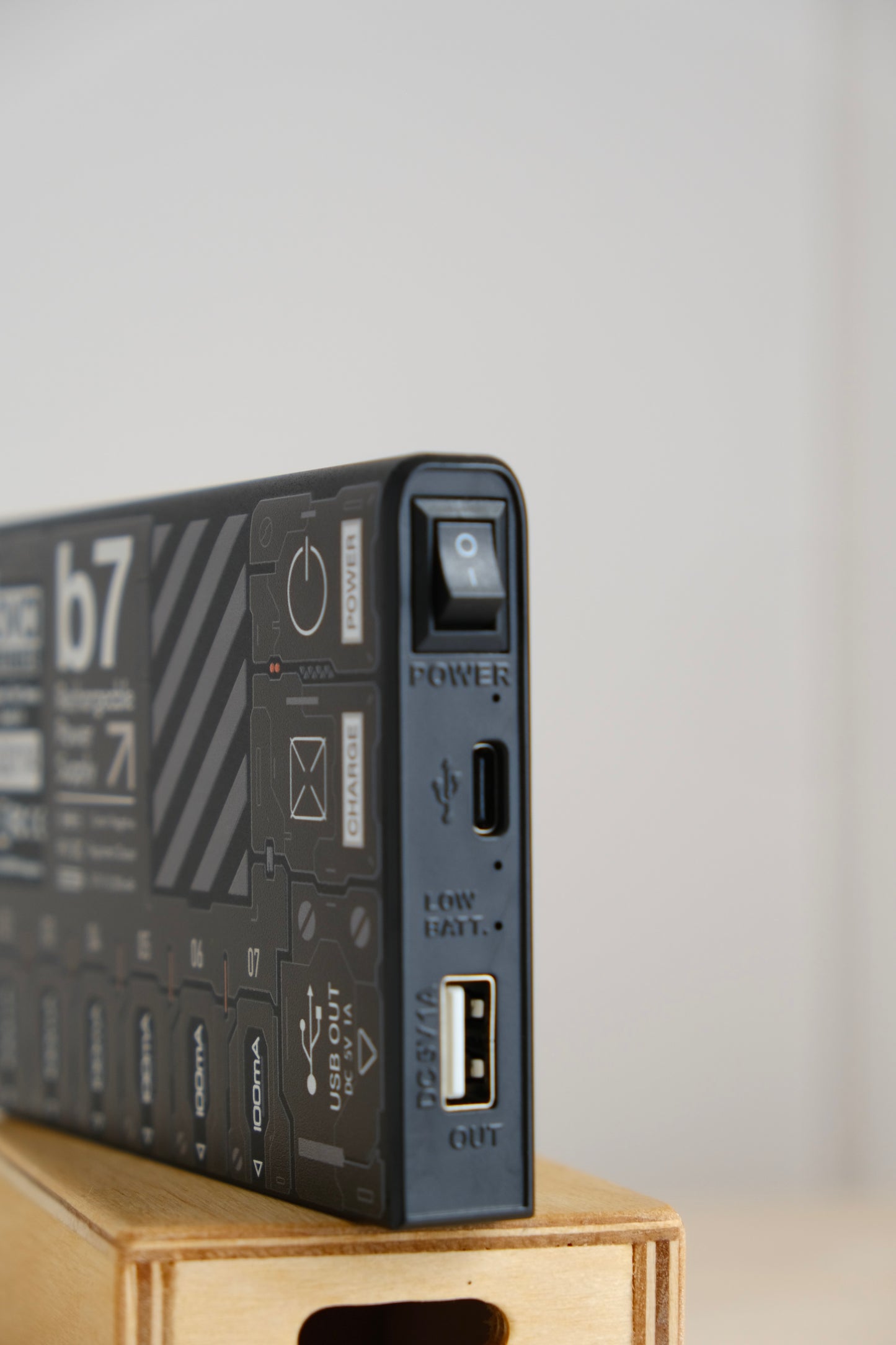 GORVA DESIGN Andlova Flat 7 Rechargeable Battery PSU