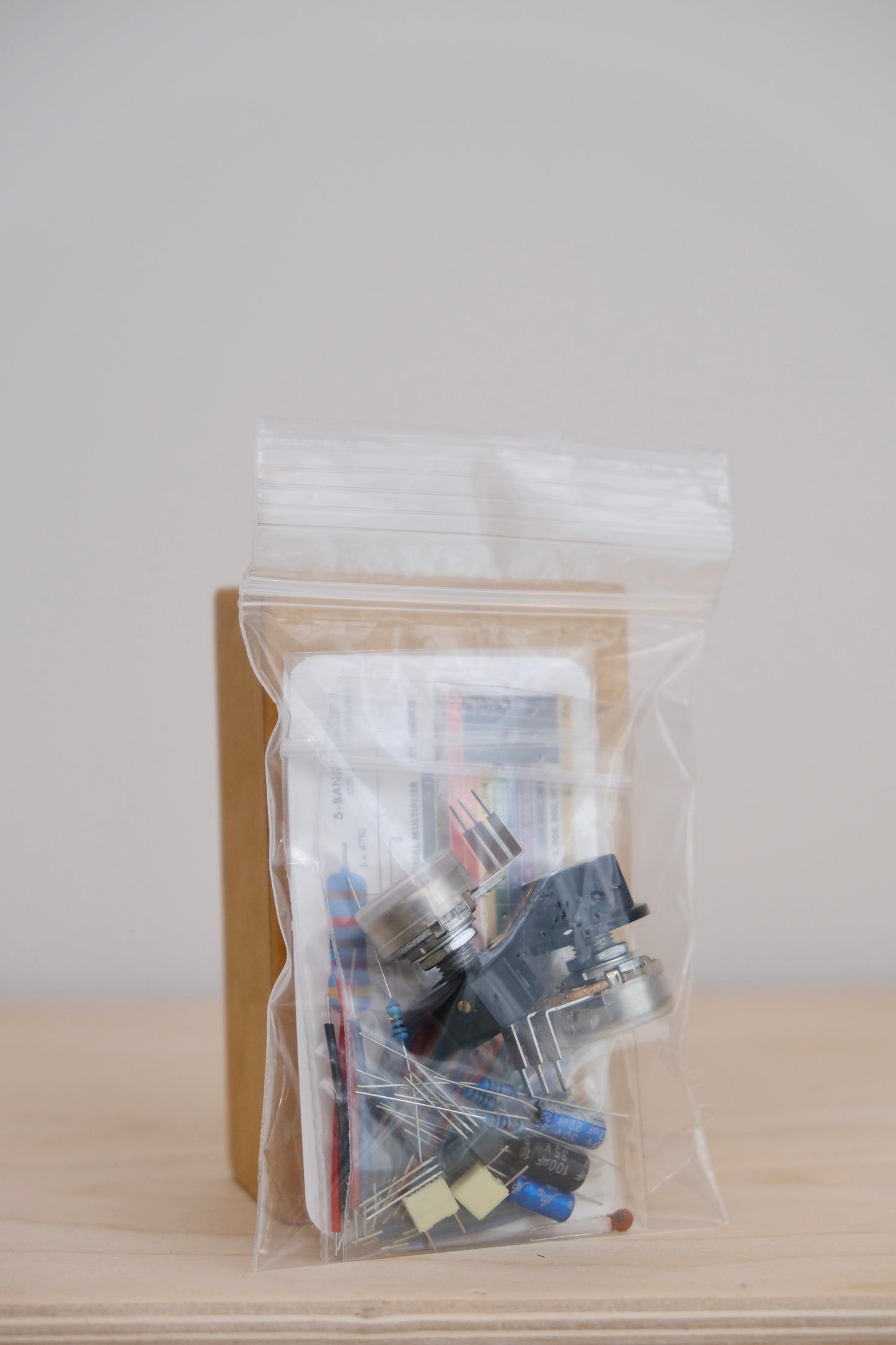 DIY: CIR-KIT™️ COMPONENTS - Silicon Fuzz