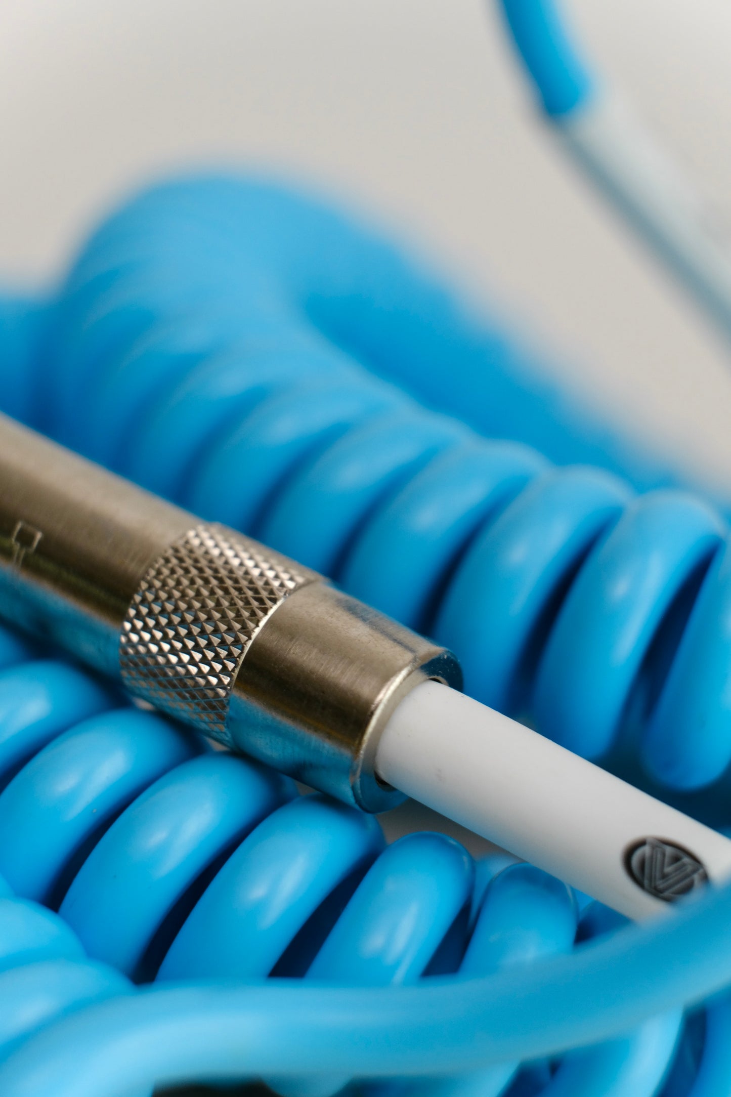 Voltage Cable Co. Vintage Coil Instrument Cable 25' - Electric Blue Straight to Straight Plugs