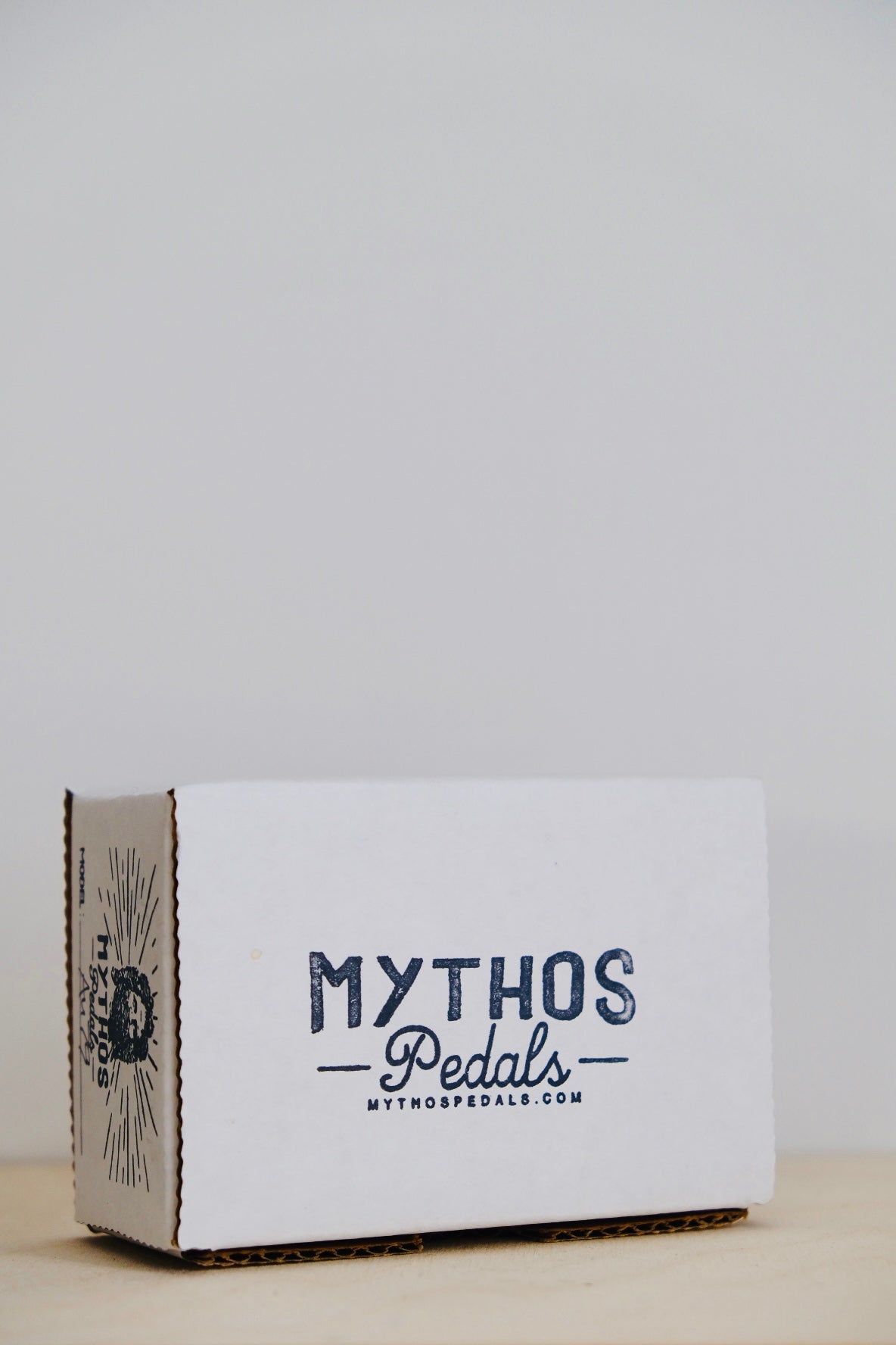 Mythos Pedals Au79 Golden Fleece Fuzz