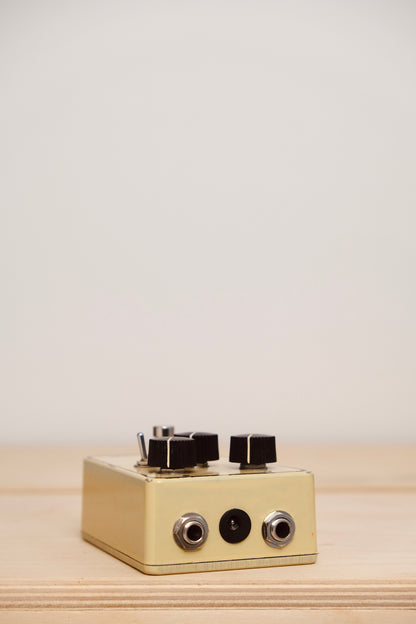 Wolf Devices Dual Fuzz Mini - Cream w/Black Knobs