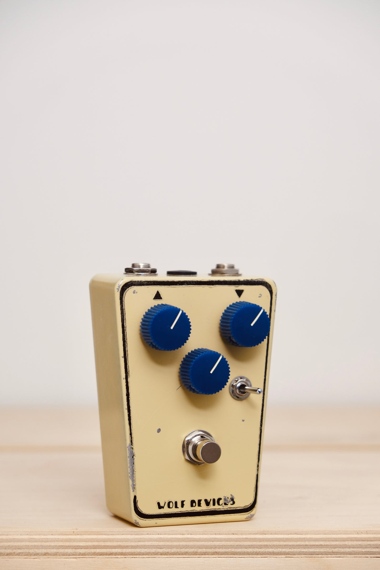 Wolf Devices Dual Fuzz Cream w/Blue Knobs