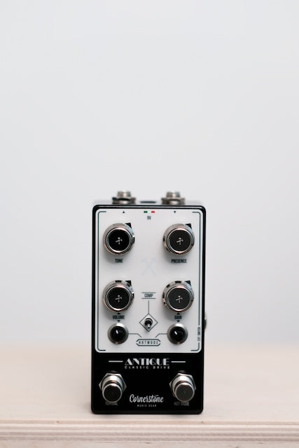 Antique V3 - Black/White