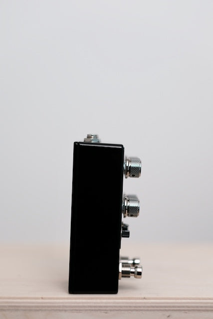 Antique V3 - Black/White