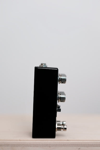 Antique V3 - Black/White