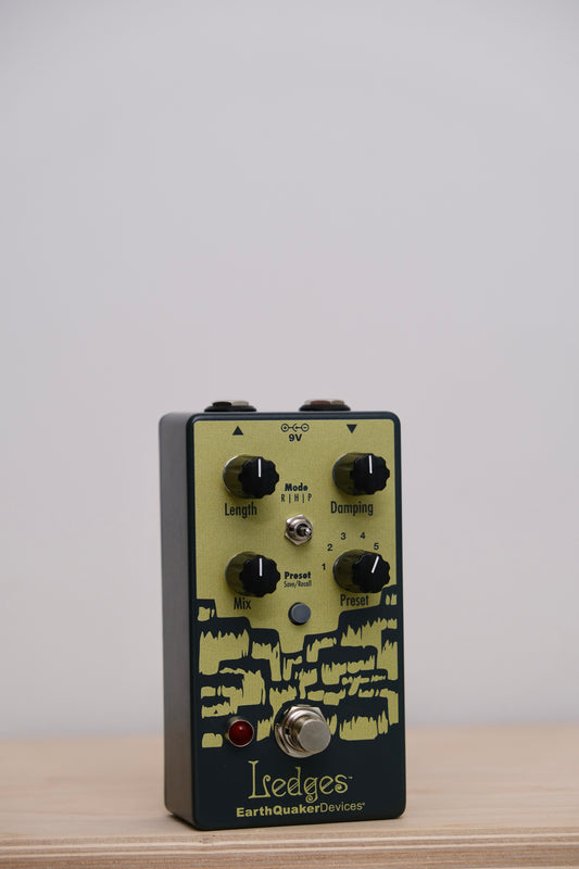 Earthquaker Devices Tri-Dimensional Reverb