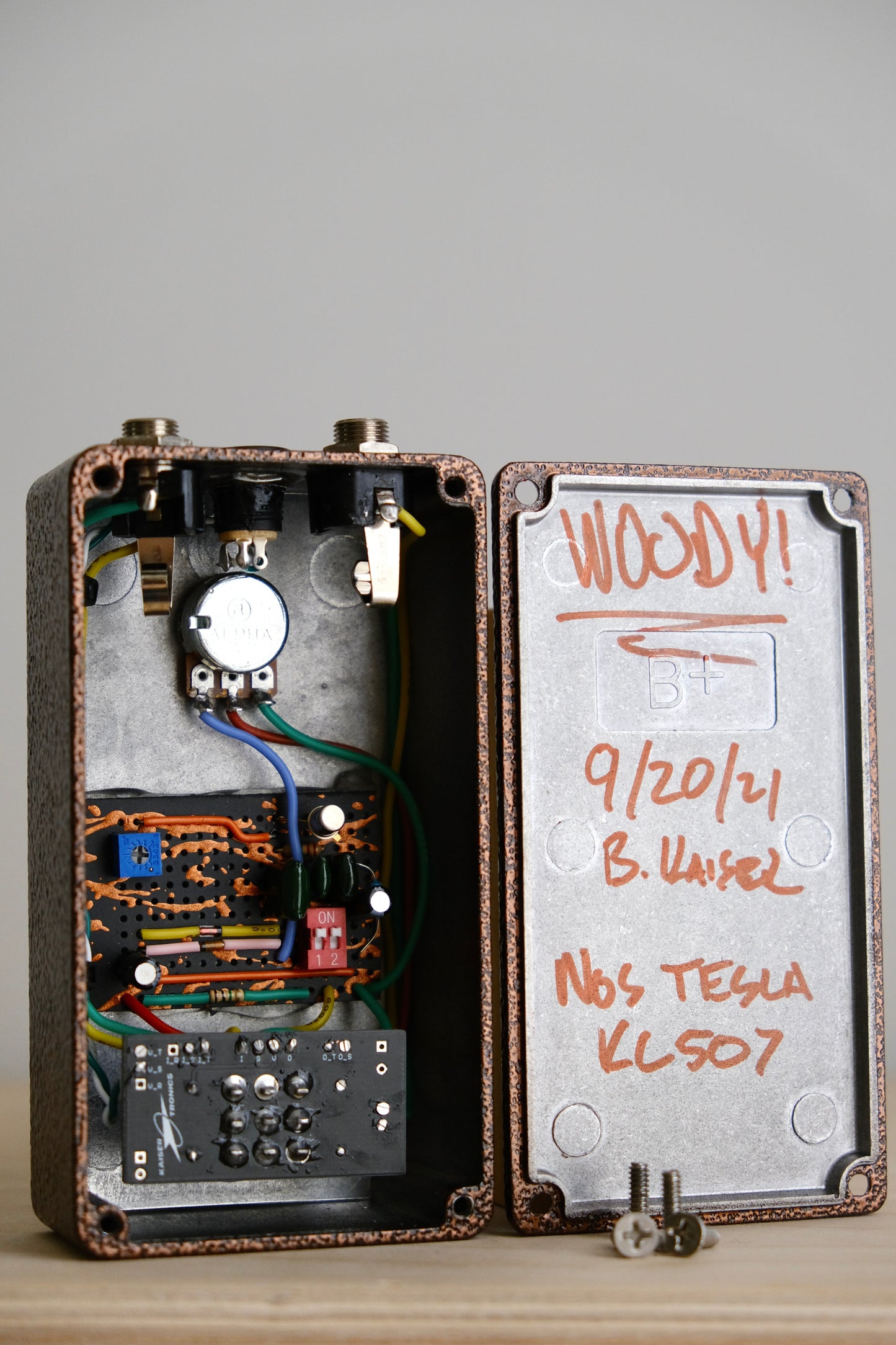 Kaisertronics Woody in Root Beer Hammertone