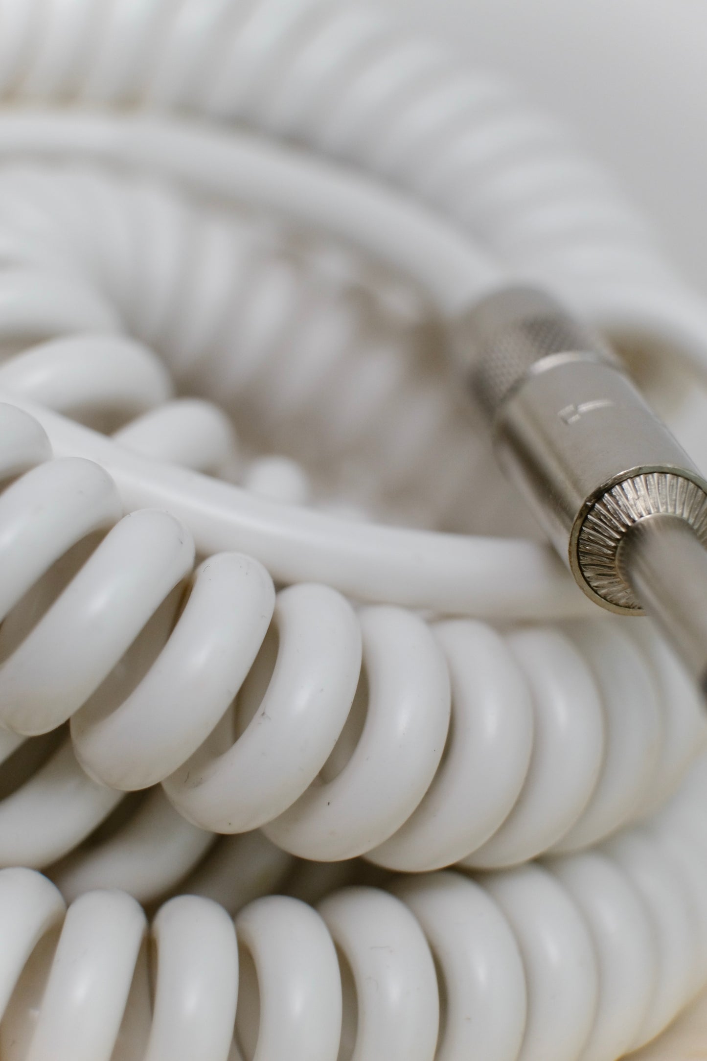 Voltage Cable Co. Vintage Coil Instrument Cable 25' - White Straight to Straight Plugs